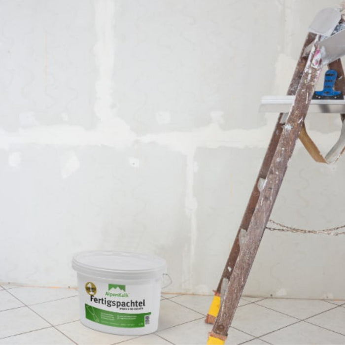 Verspachtelte Wand mit Alpenkalk Fertigspachtel
